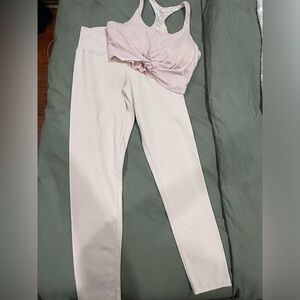 Alo Yoga set - bra and leggings